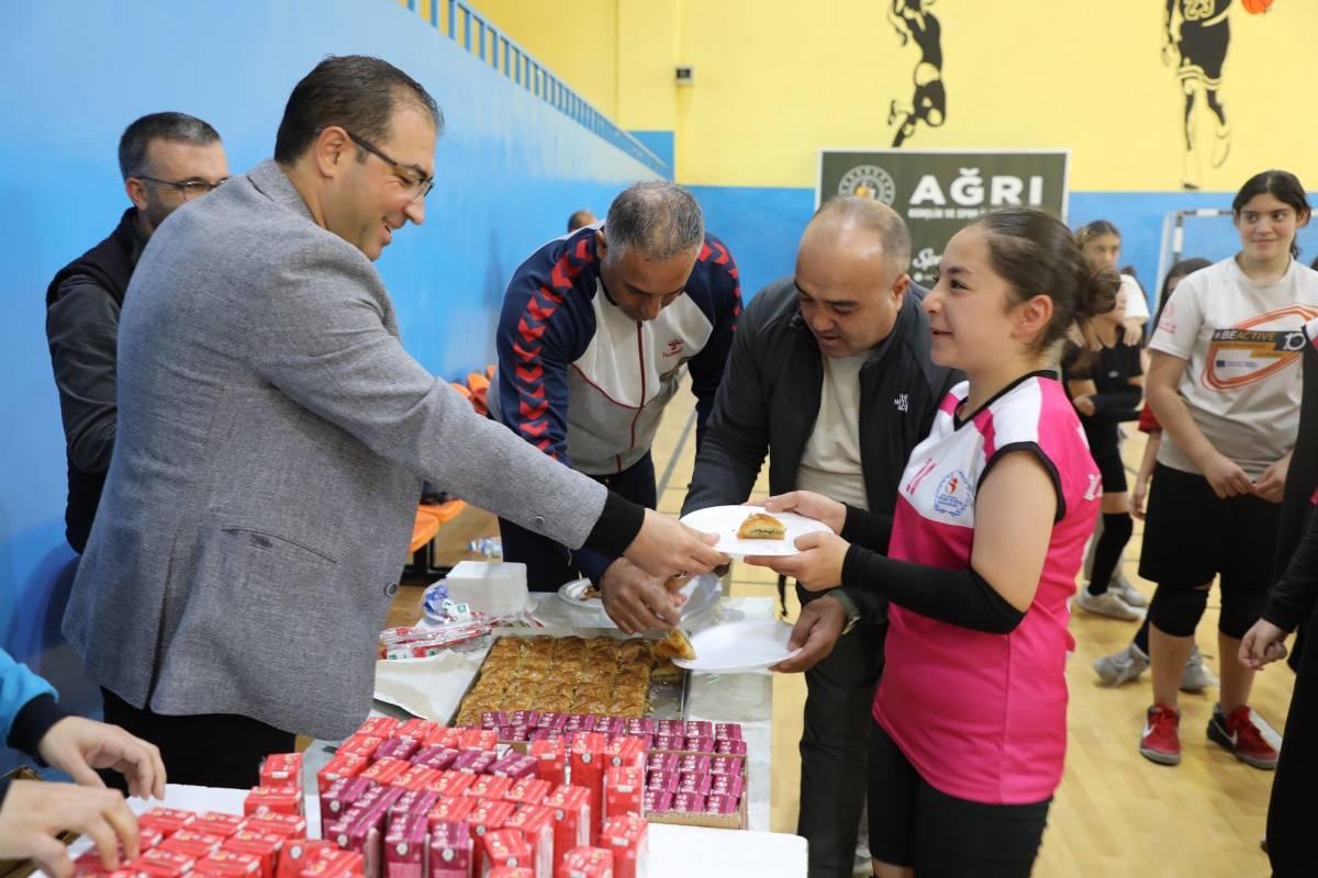 Ağrı’da Dünya Kız Çocukları Günü, voleybol sahasında kutlandı