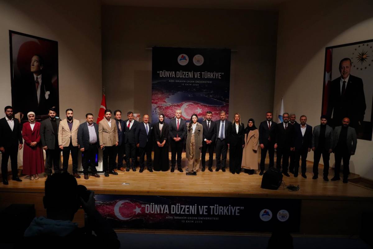 Ağrı’da ‘Dünya Düzeni ve Türkiye’ programına yoğun ilgi