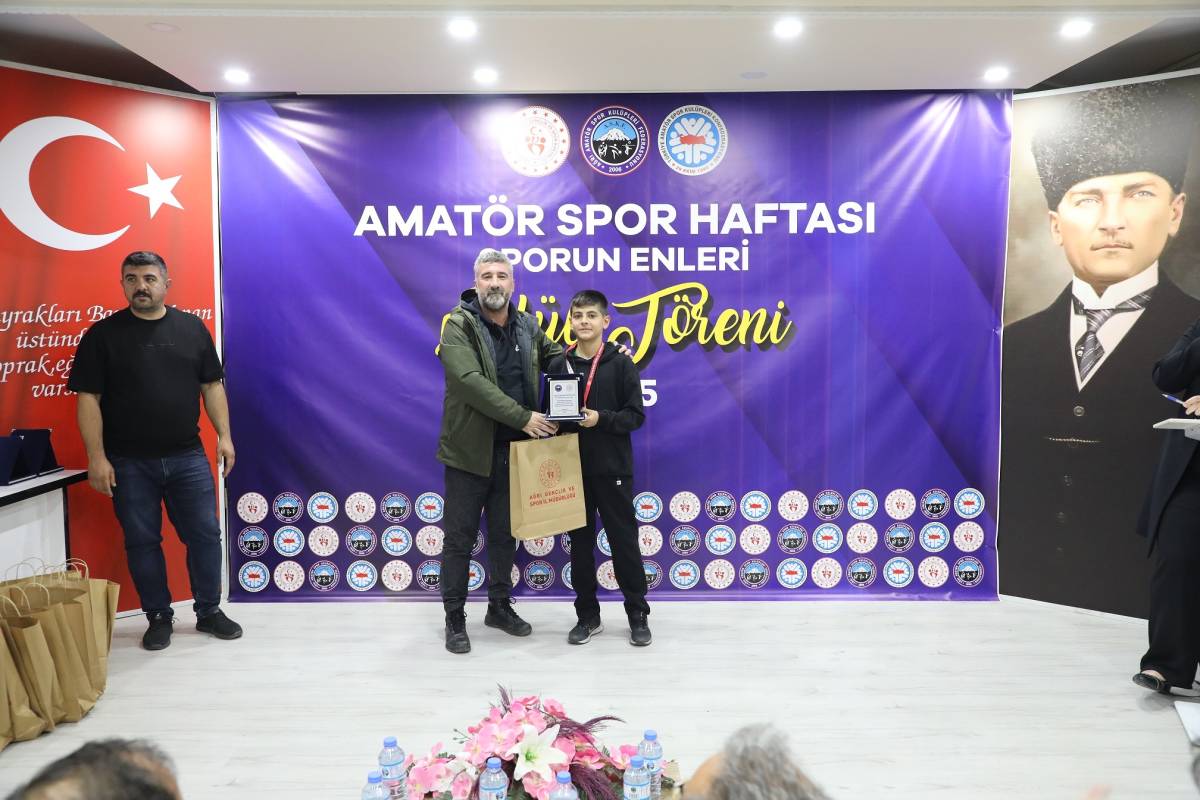 Ağrı’da “Yılın Enleri” Ödülleri Sahiplerini Buldu