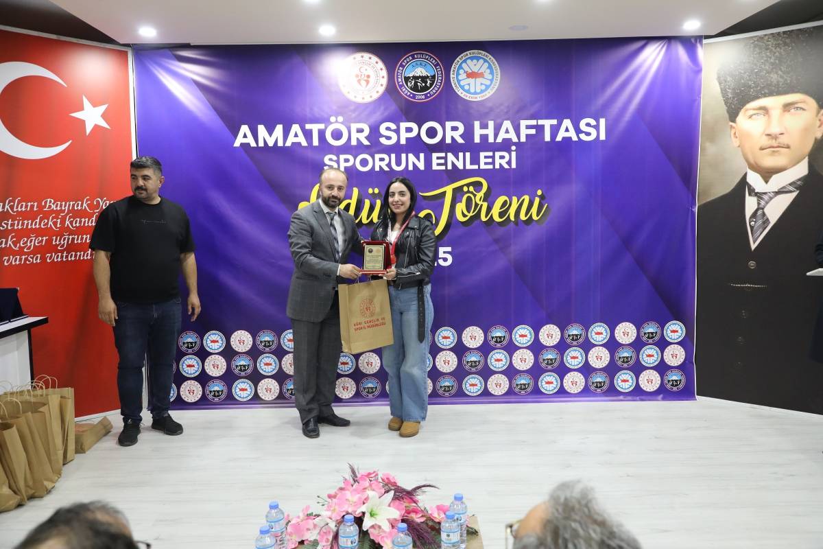 Ağrı’da “Yılın Enleri” Ödülleri Sahiplerini Buldu