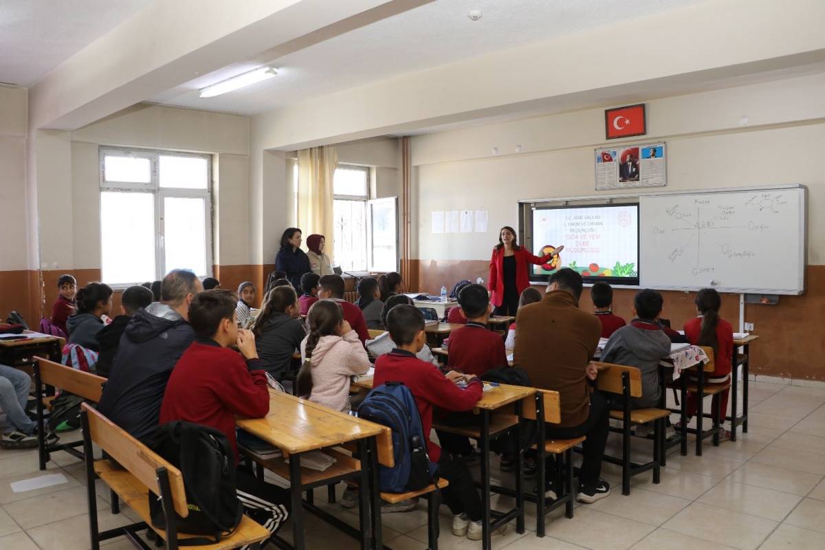 Öğrencilere gıdanın değeri ve hijyenin önemi anlatıldı
