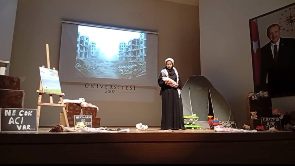 Ağrı’da “Gazze’nin Kadınları” Tiyatro Oyunu Duygu Dolu Anlar Yaşattı