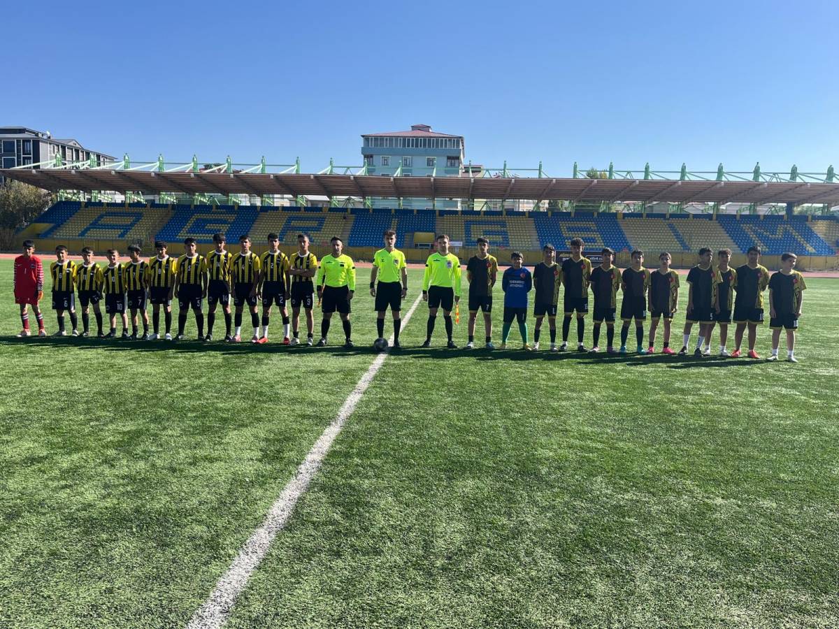 Ağrı’da geleceğin futbolcuları sahada ter döktü