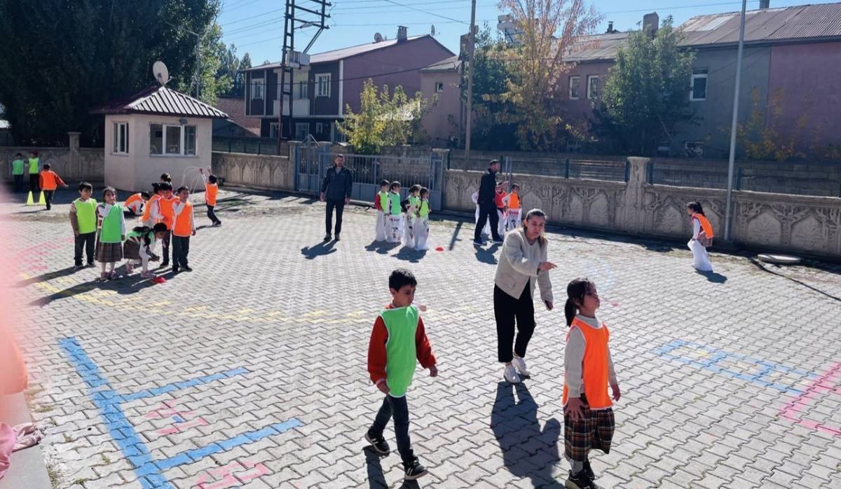 Ağrı’da Öğrenciler Geleneksel Oyunlarla Hem Eğlendi Hem Öğrendi