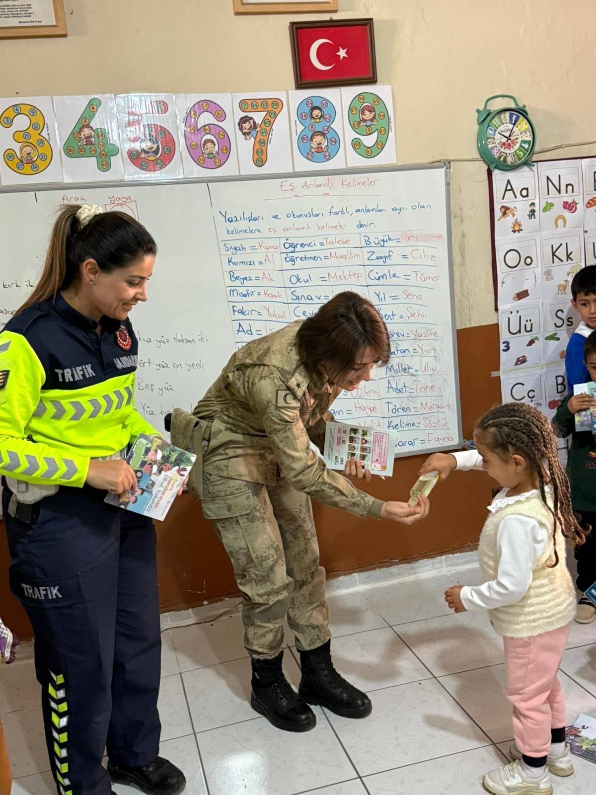 Ağrı’da Öğrencilere ve Vatandaşlara Trafik Bilinci Aşılanıyor