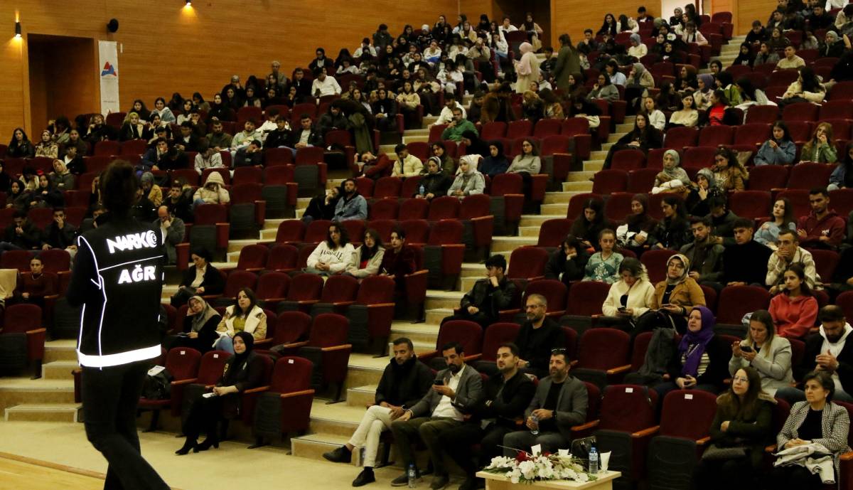 Ağrı’da Üniversite Öğrencilerine Bağımlılık Uyarısı