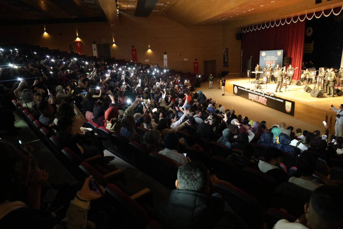 Ağrı’da 9’uncu Kolordu Bölge Bando Komutanlığı’ndan unutulmaz konser