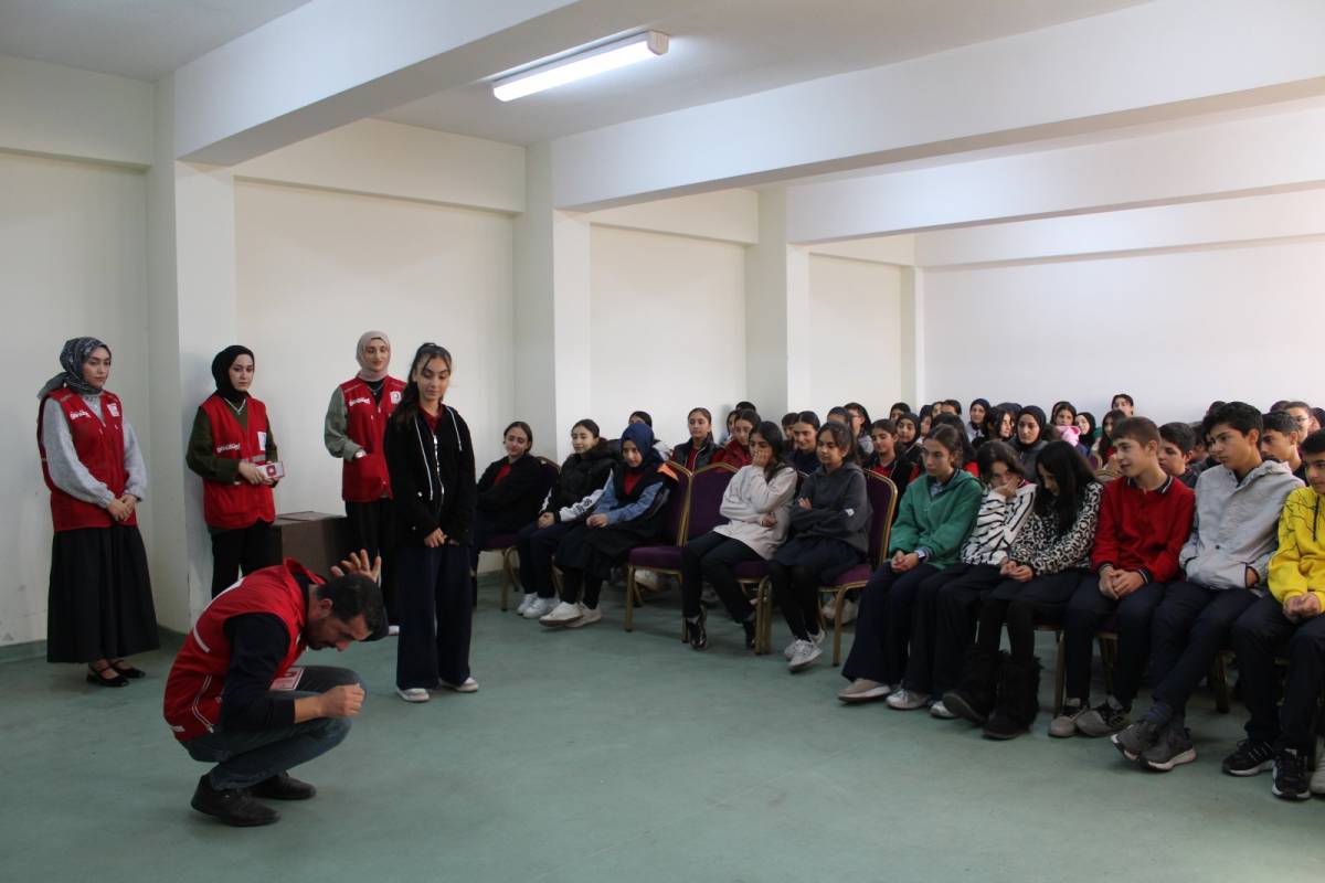 Ağrı’da öğrencilere afet ve ilk yardım bilinci kazandırılıyor