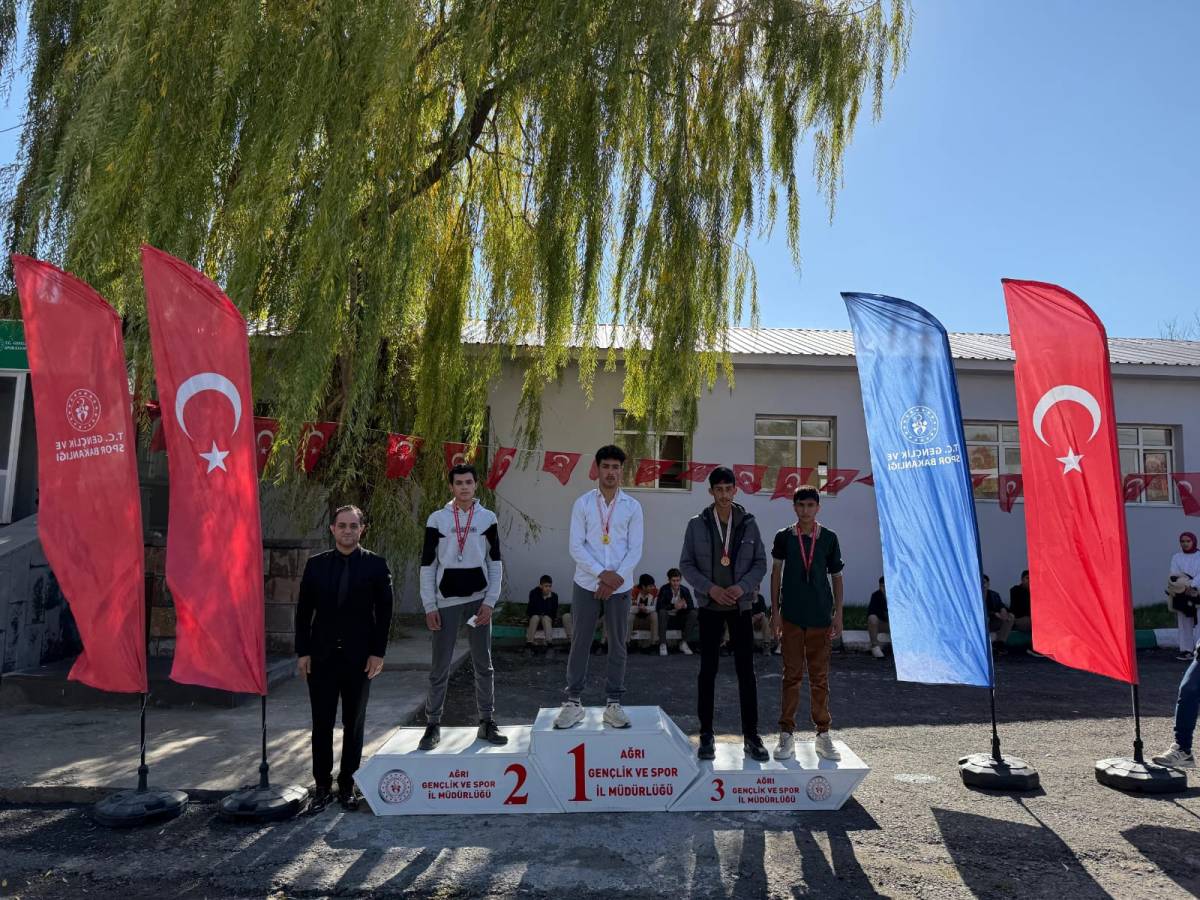 Cumhuriyet’in 102. yılı Ağrı’da coşkuyla kutlanıyor