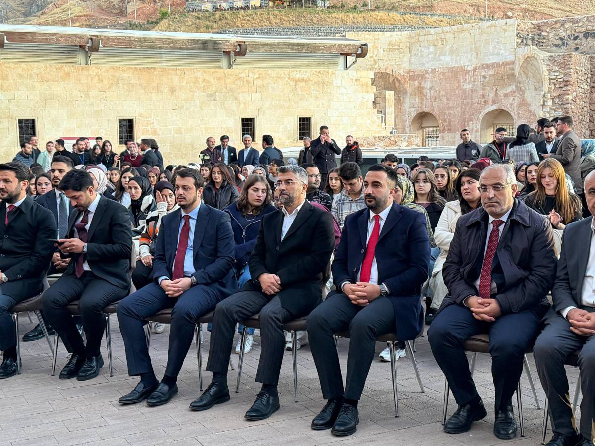 “Söz Gençlikte” Programı Ağrı’nın Tarihi Sarayı’nda Gerçekleşti