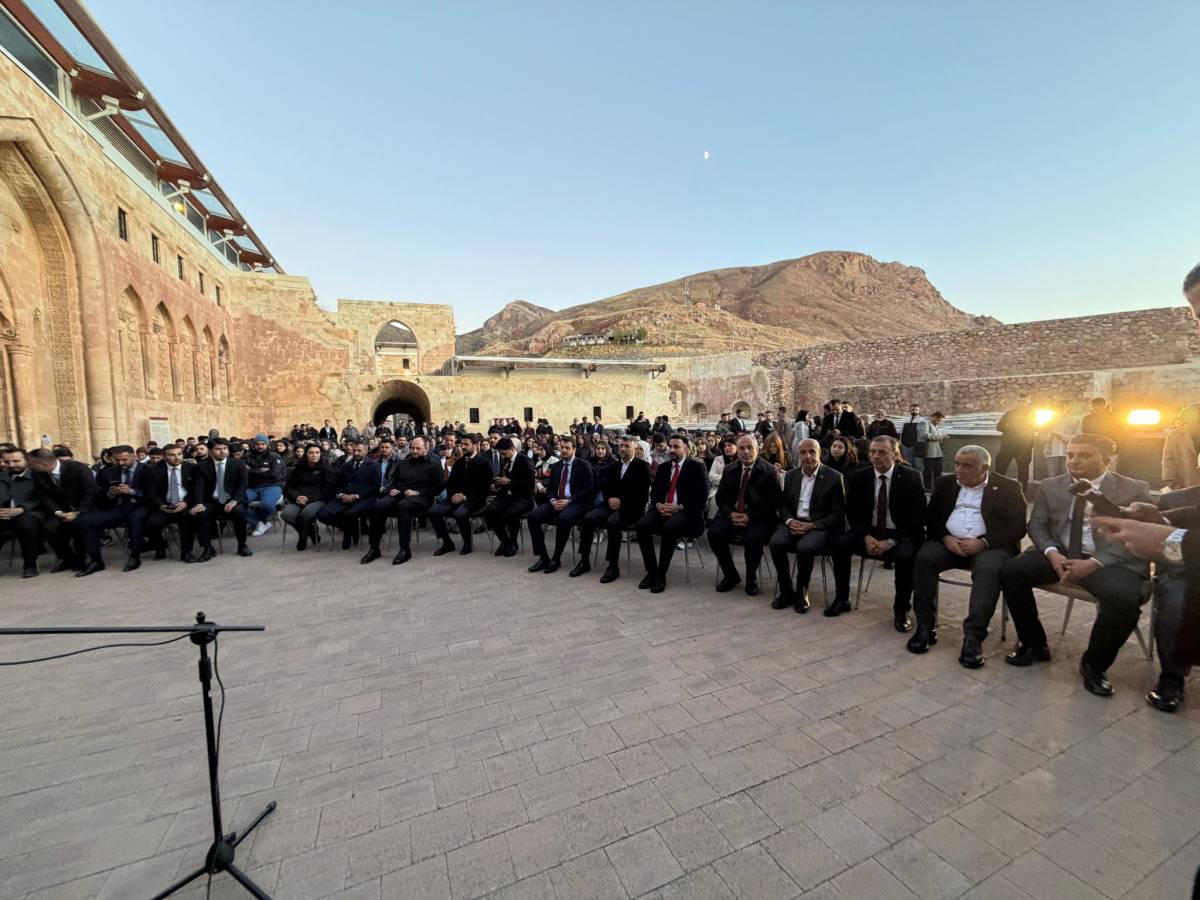 “Söz Gençlikte” Programı Ağrı’nın Tarihi Sarayı’nda Gerçekleşti