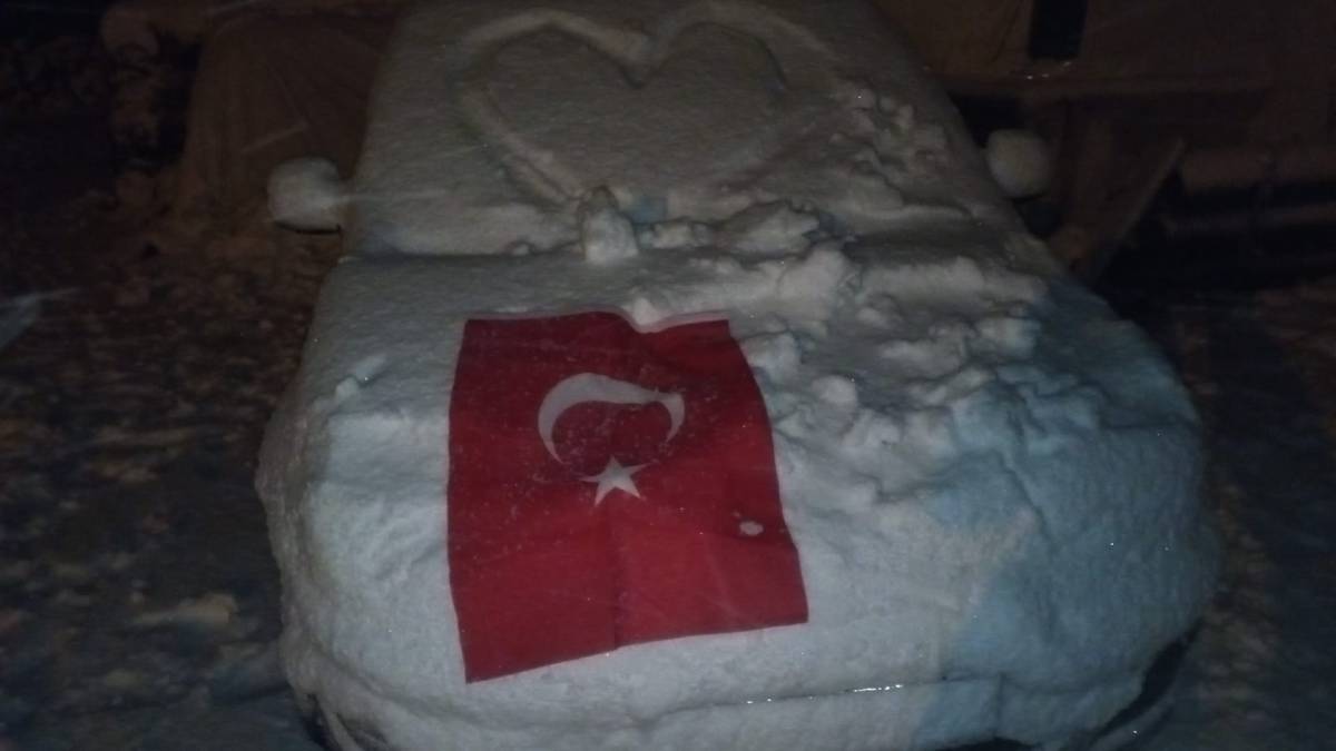 Taşlıçay’da Kar Yağışı Köyü Beyaz Örtüyle Kapladı