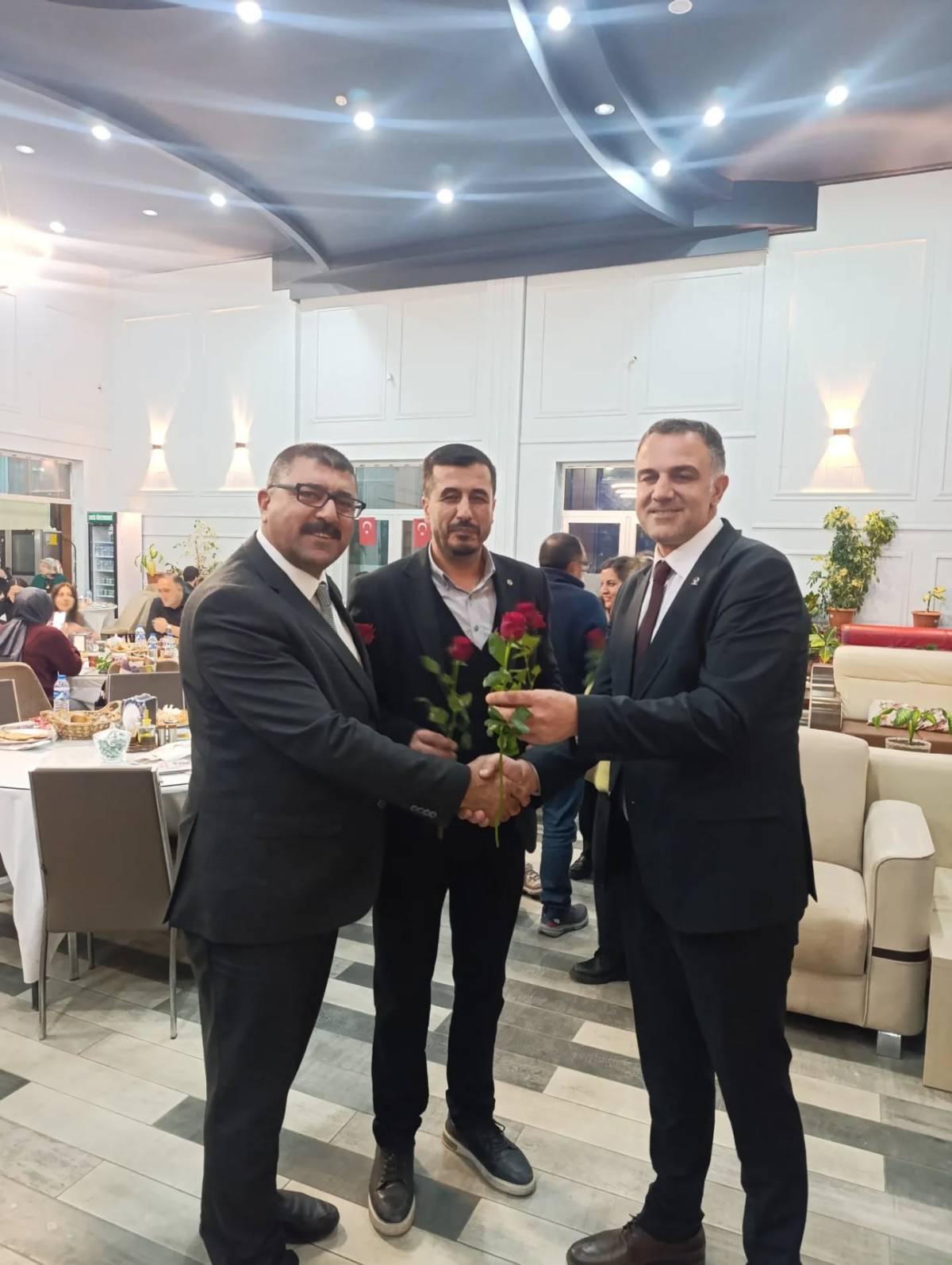 AK Parti Erciş İlçe Başkanı Abidin Çalışkan’dan 24 Kasım Öğretmenler Günü Ziyareti