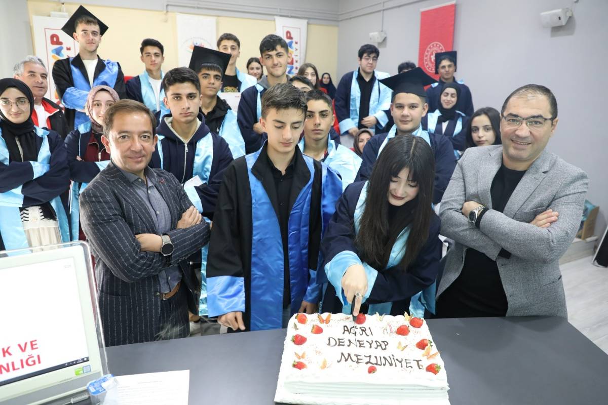 Ağrı Deneyap Teknoloji Atölyesi İlk Mezunlarını Verdi