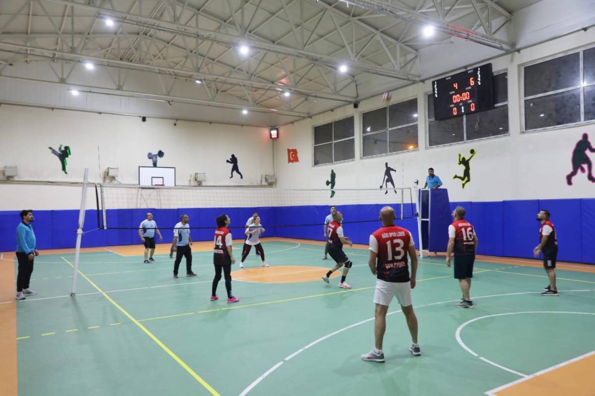 Ağrı’da Öğretmenler Günü Kupası Heyecanı Başladığı