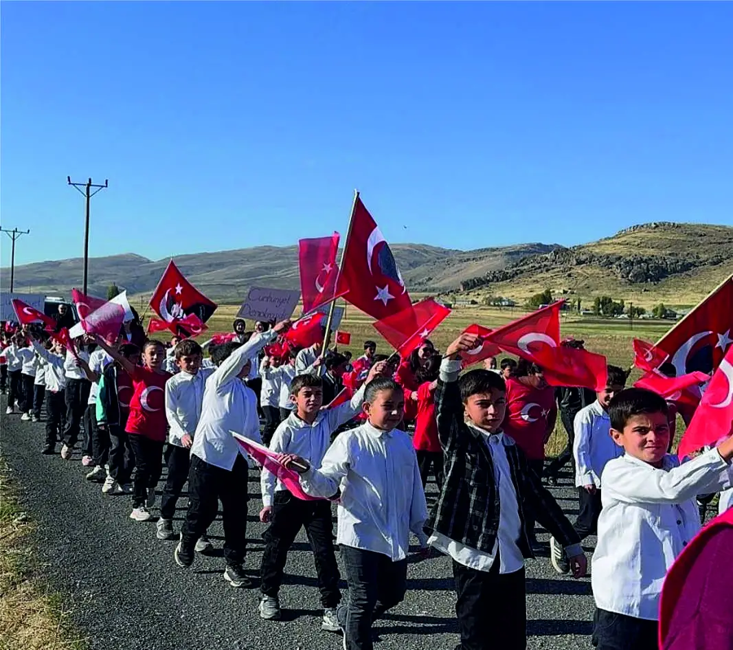 Kızılay Kadın Gönüllülerinden Cumhuriyet Bayramı’na Anlamlı Katılım