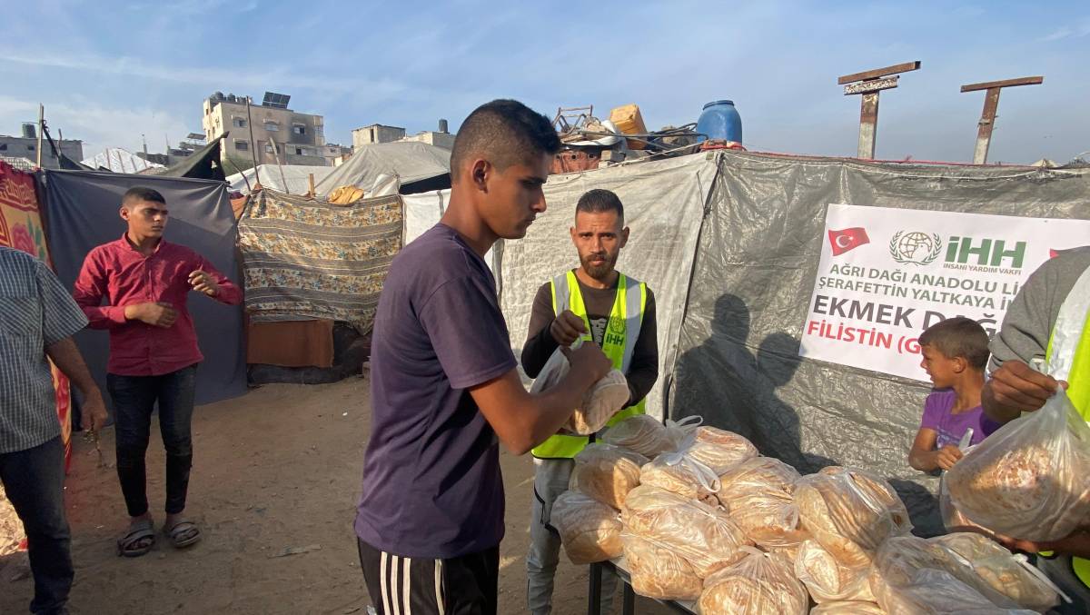 AĞRILI ÖĞRENCİLERİN KERMES GELİRİ GAZZE'YE AŞ OLDU