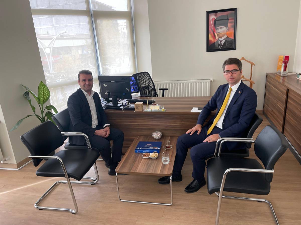 Erciş Kaymakamı Karaloğlu’ndan VakıfBank Erciş Şubasine Ziyareti