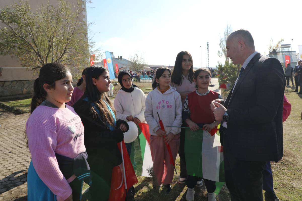 Ağrı’da Anlamlı Proje: Gençler Gazze İçin Fidan Dikti