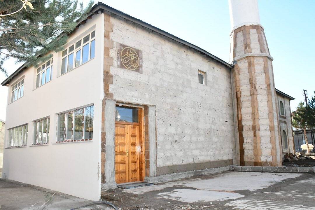 Patnos Alparslan Camii Çevresinde Düzenleme Çalışmaları Tamamlandı