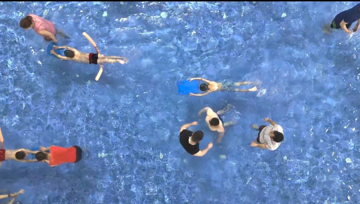 Ağrılı yüzücüler hedeflerine kulaç atıyor