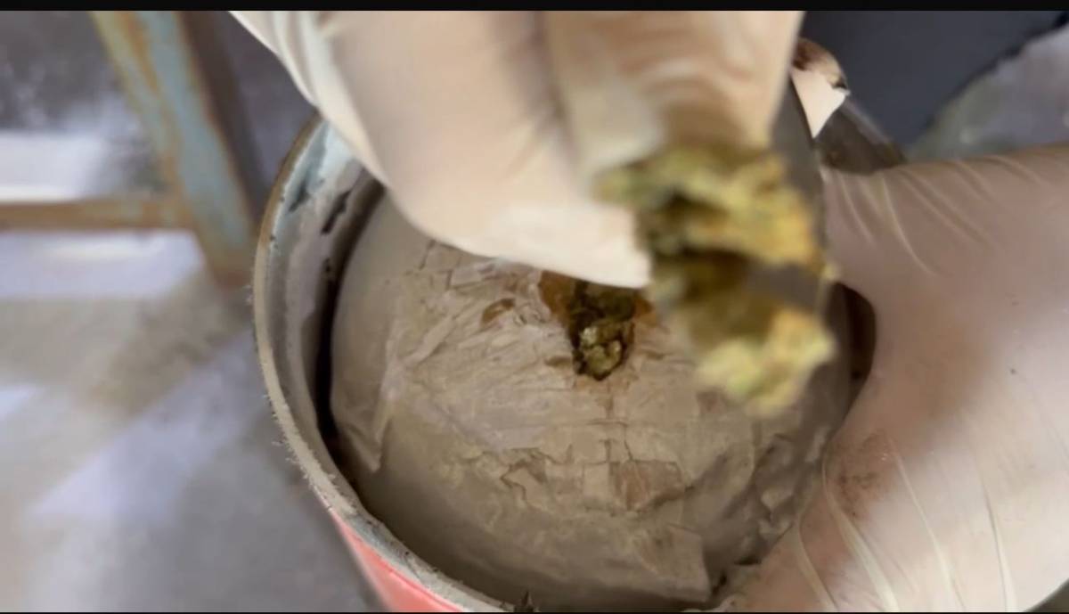 Ağrı’da otobüs bagajındaki yangın tüplerinden 8 kilo skunk çıktı