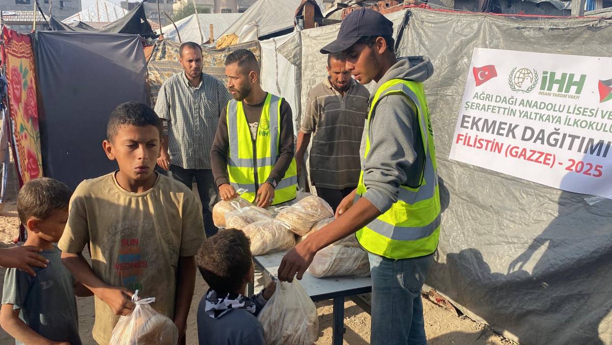 AĞRILI ÖĞRENCİLERİN KERMES GELİRİ GAZZE'YE AŞ OLDU