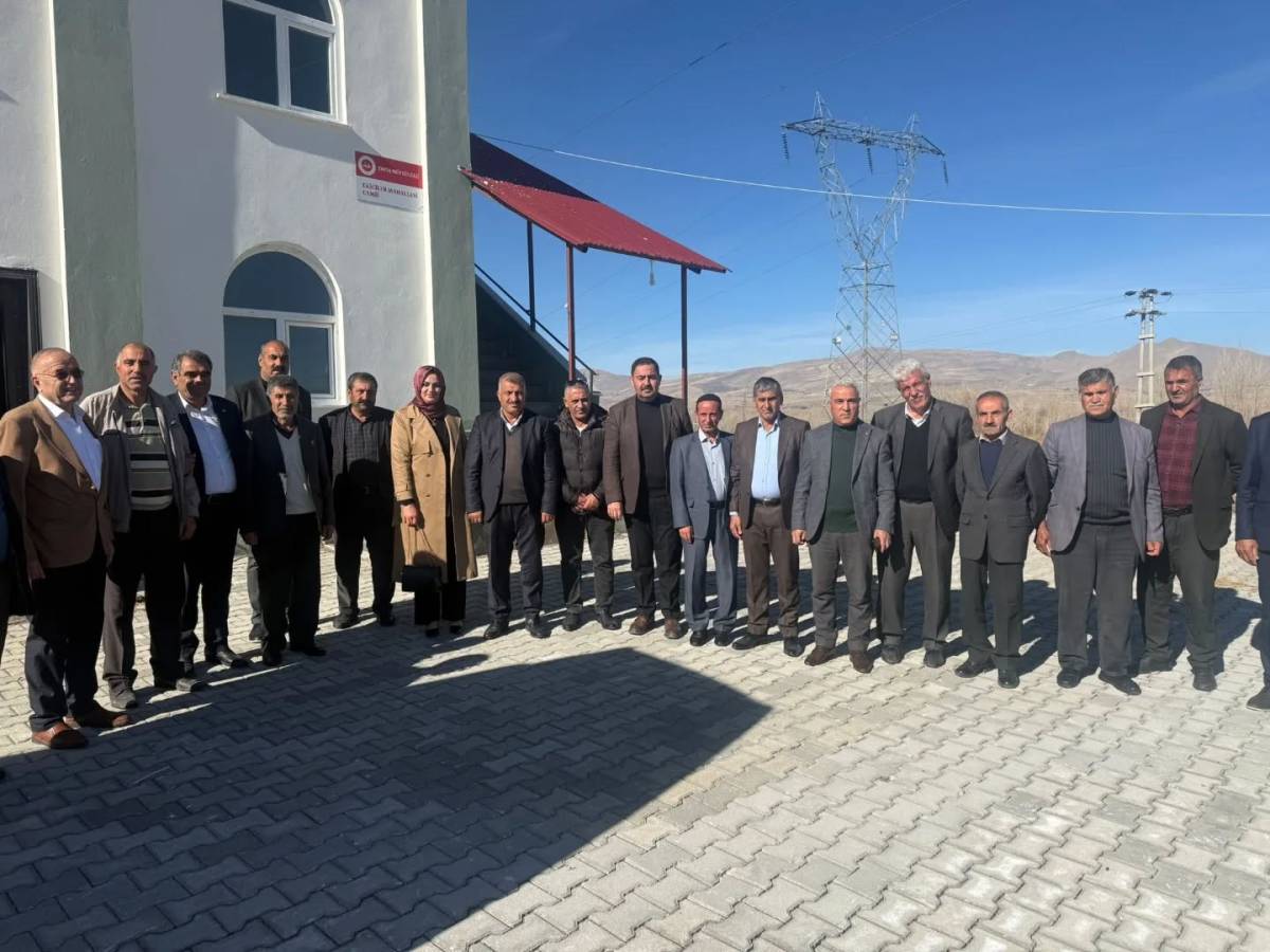 Ak Parti Erciş’te 950 Kişilik Dev Kadroyla Kırsal Mahallelere Çıkartma Yaptı