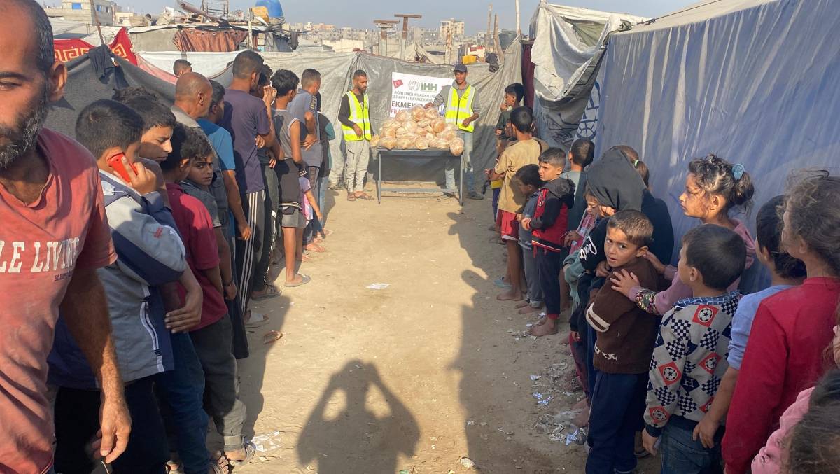AĞRILI ÖĞRENCİLERİN KERMES GELİRİ GAZZE'YE AŞ OLDU