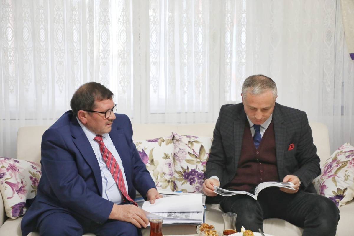 Ağrı’da Öğretmenler Günü’nde Emekli Öğretmene Sürpriz Ziyaret