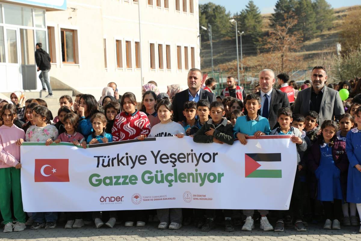 Ağrı’da Anlamlı Proje: Gençler Gazze İçin Fidan Dikti