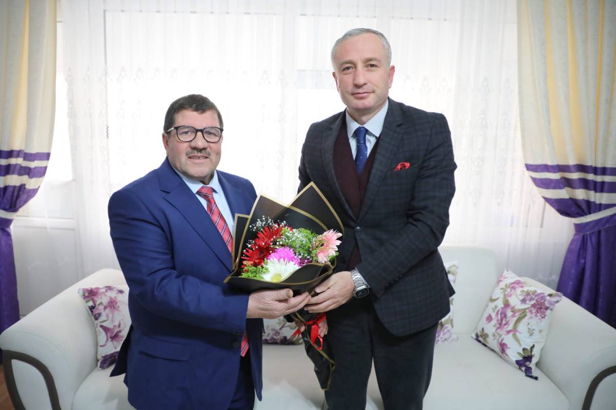 Ağrı’da Öğretmenler Günü’nde Emekli Öğretmene Sürpriz Ziyaret