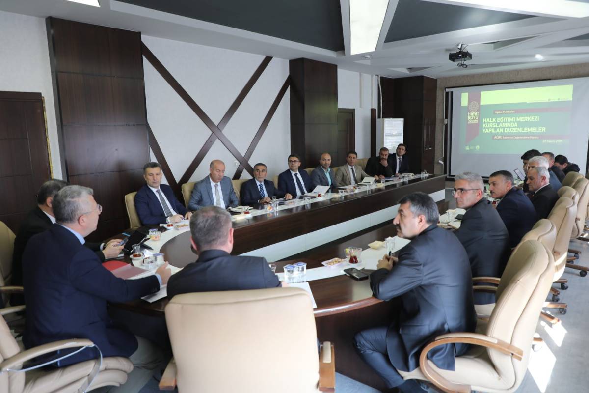 Ağrı’da hayat boyu öğrenme çalışmaları masaya yatırıldı