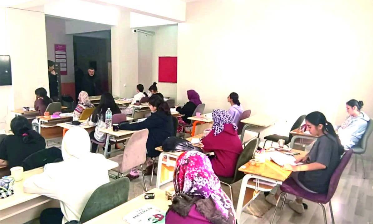 Patnos İlçe Milli Eğitim Müdürü Yüksel Zorlu Kampa Giren Öğrencileri Ziyaret Etti