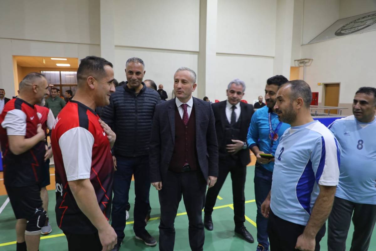 Ağrı’da Öğretmenler Günü Kupası Heyecanı Başladığı