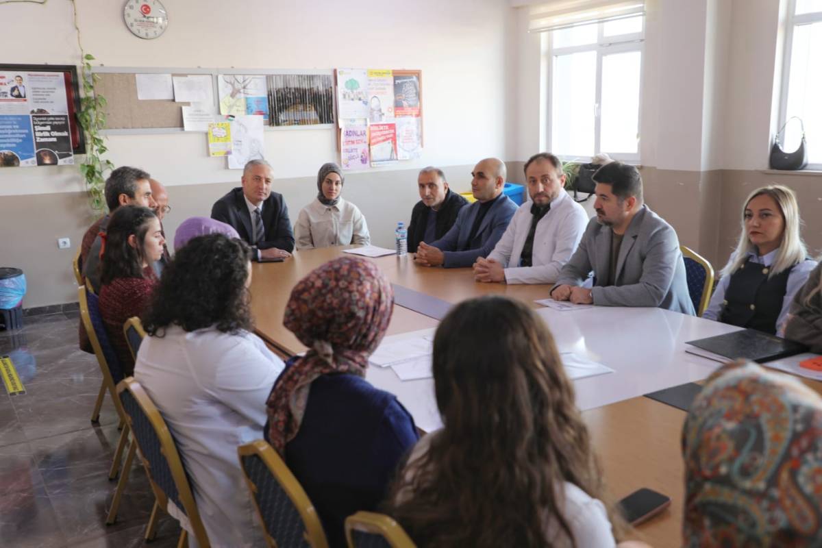 Sözünü tuttu, sınıfa sürpriz yaptı