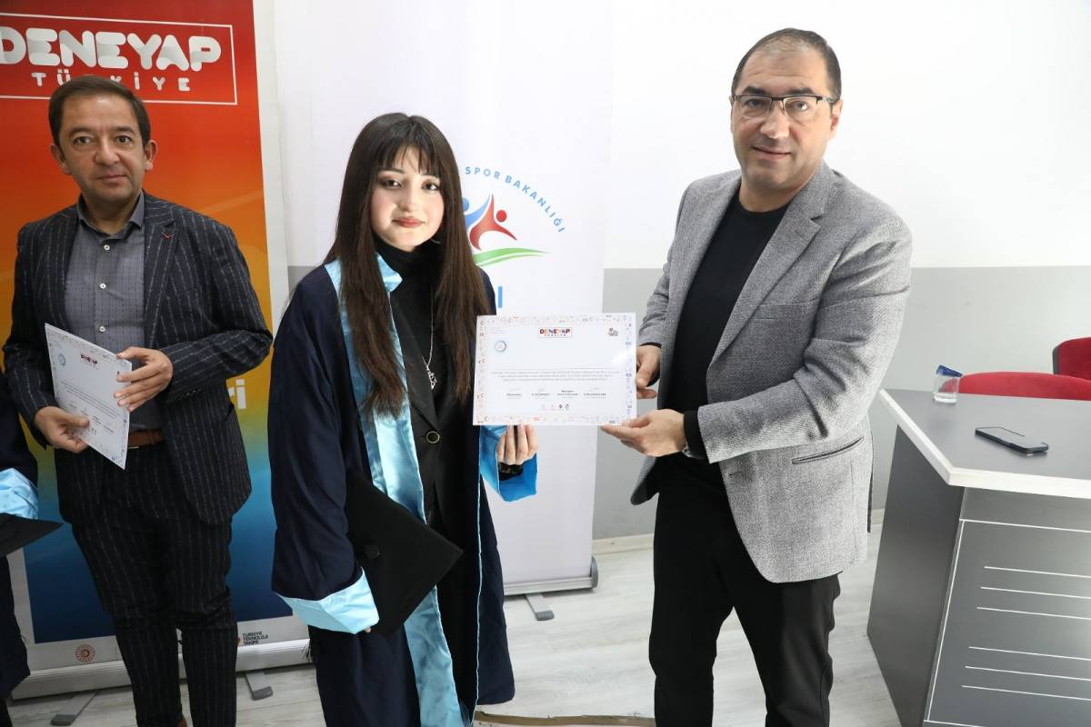 Ağrı Deneyap Teknoloji Atölyesi İlk Mezunlarını Verdi