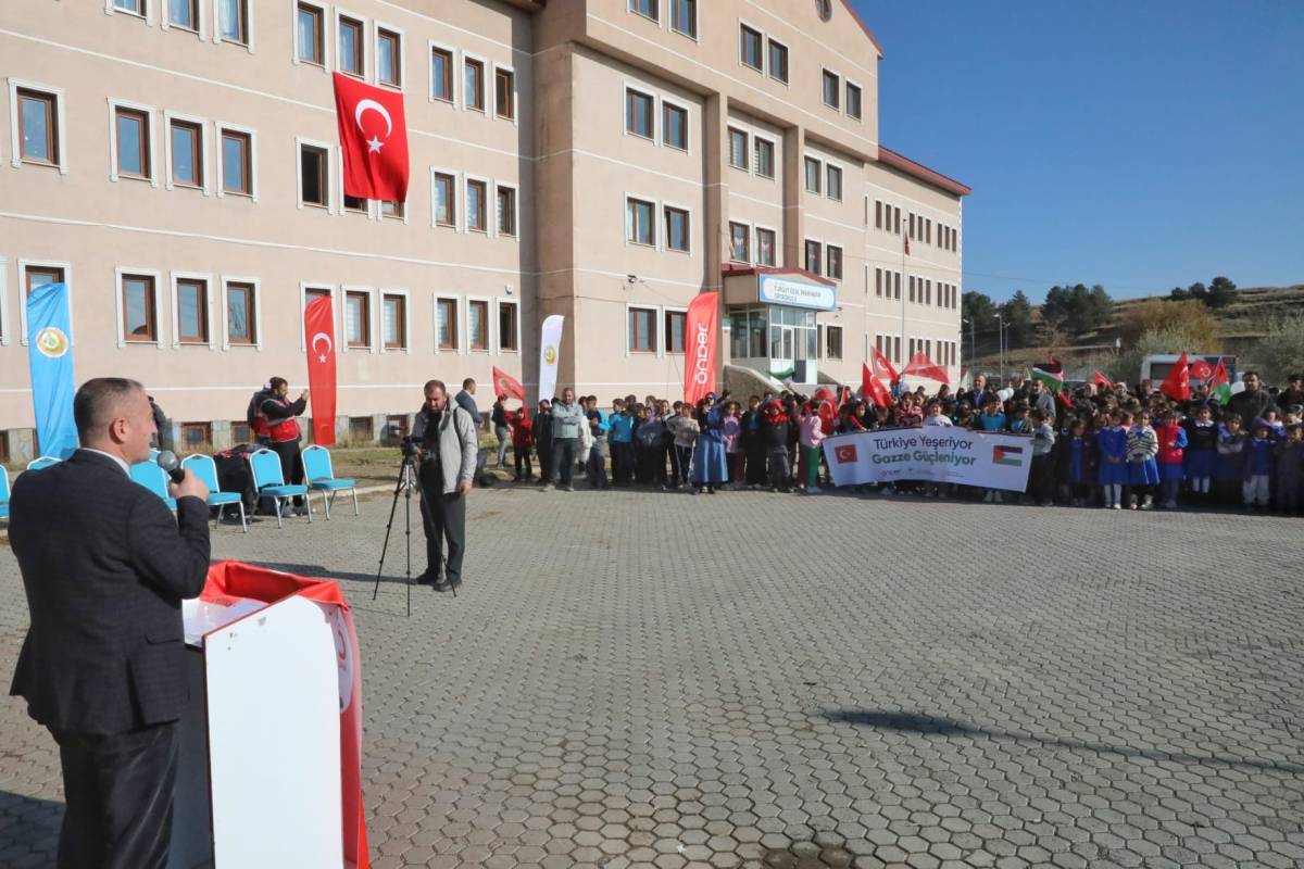 Ağrı’da Anlamlı Proje: Gençler Gazze İçin Fidan Dikti