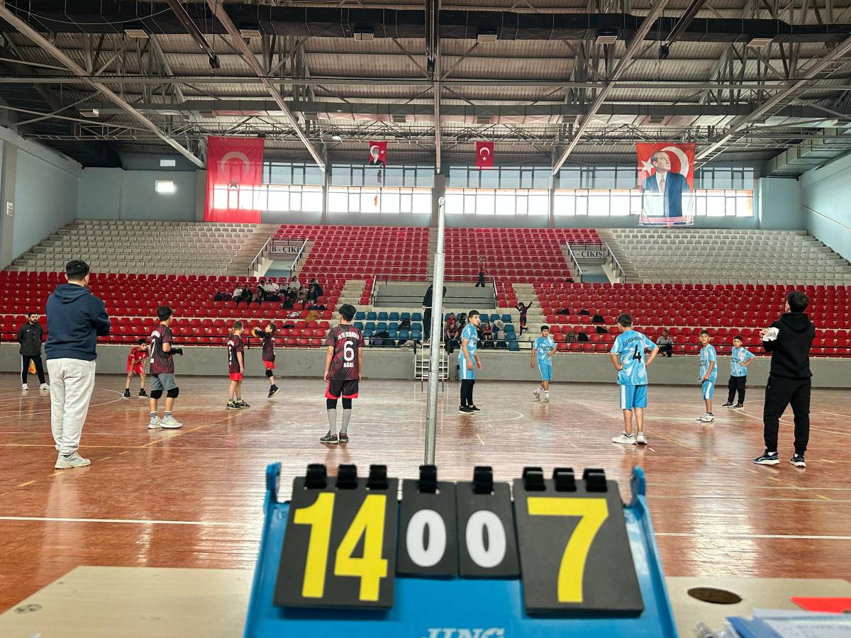 Patnos'ta Okul Sporları Müsabakaları Başladı