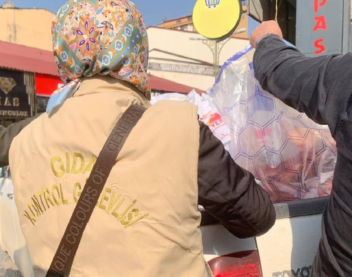 Ağrı’da Soğuk Zinciri Bozulmuş 415 Kilo Sucuk Ele Geçirildi