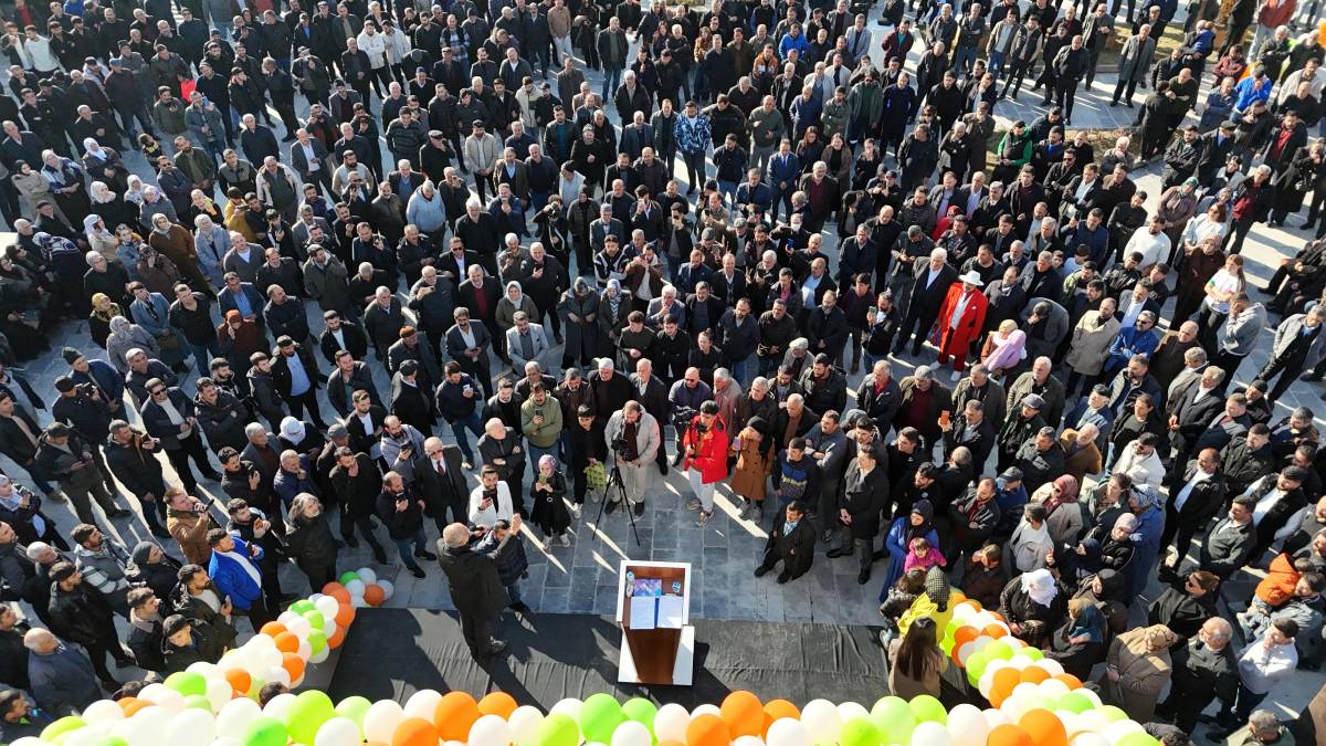 Ağrı’da Dengbej Şakîro Kent Meydanı Hizmete Açıldı