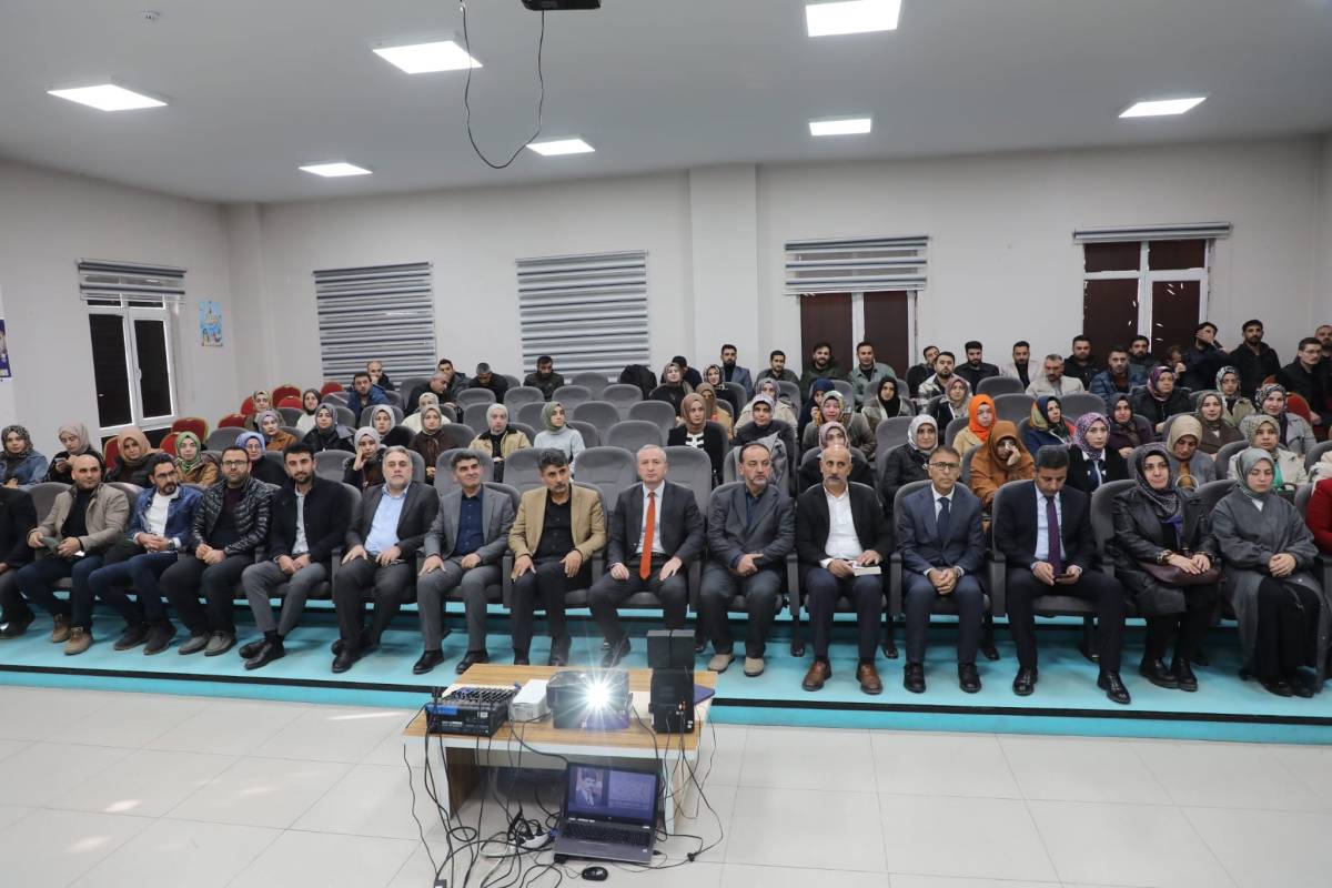 Ağrı’da Meslekî Gelişim Semineri ile Öğretmenlerin Rehberlik Rolü Güçlendirildi