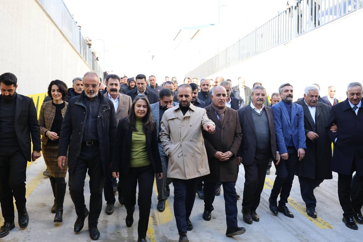 Ağrı’da Dengbej Şakîro Kent Meydanı Hizmete Açıldı