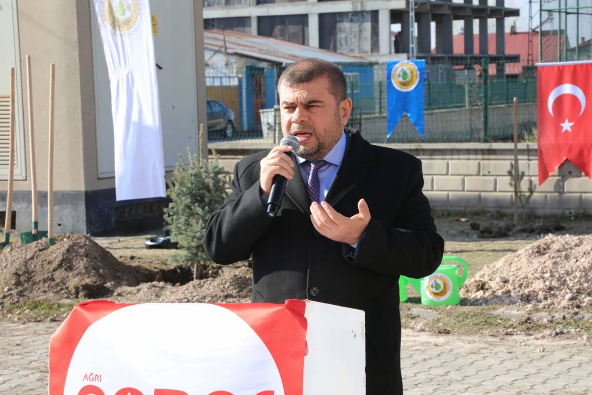 Ağrı’da Anlamlı Proje: Gençler Gazze İçin Fidan Dikti