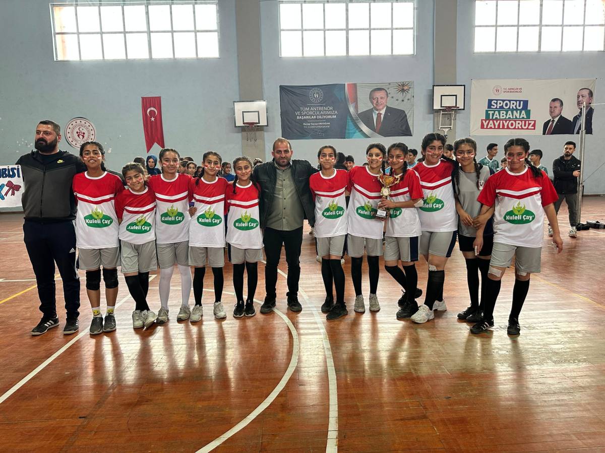 Patnos’ta Yıldızlar Voleybol Müsabakaları Nefes Kesti