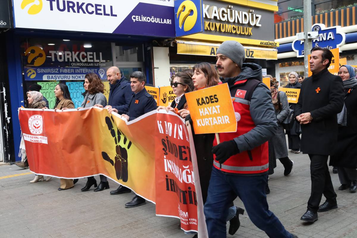 Ağrı’da Kadına Yönelik Şiddete Karşı Farkındalık Yürüyüşü Düzenlendi