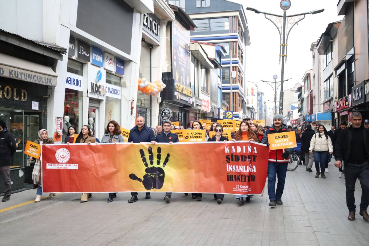 Ağrı’da Kadına Yönelik Şiddete Karşı Farkındalık Yürüyüşü Düzenlendi