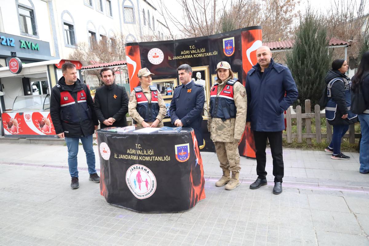 Ağrı’da Kadına Yönelik Şiddete Karşı Farkındalık Yürüyüşü Düzenlendi