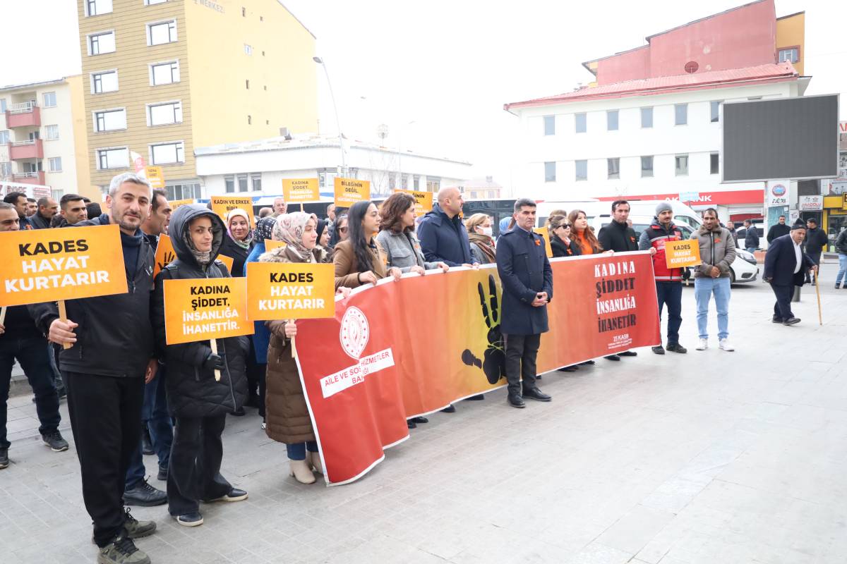 Ağrı’da Kadına Yönelik Şiddete Karşı Farkındalık Yürüyüşü Düzenlendi