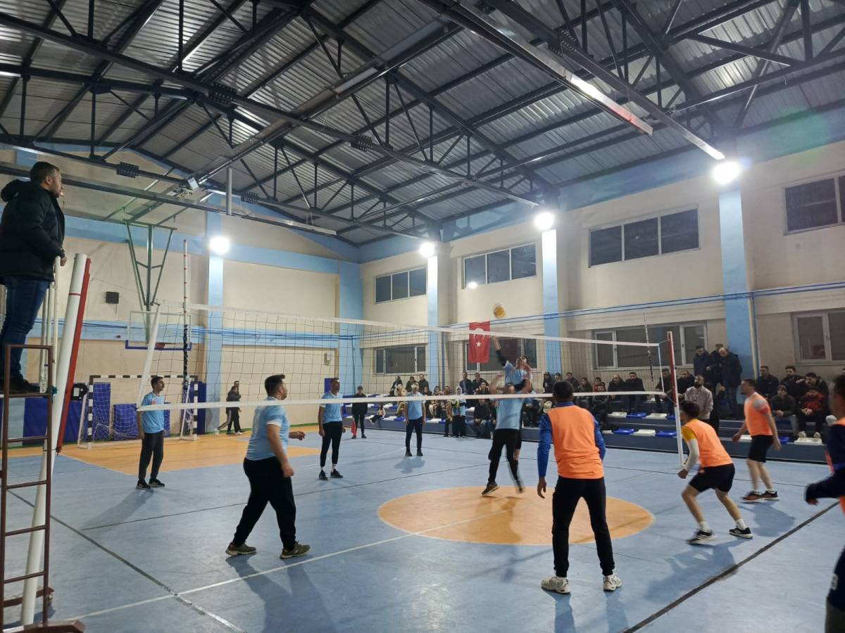 Taşlıçay’da Kurumlar Arası Voleybol Turnuvası Başladı